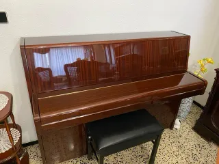 Piano Vertical Yamaha Marrón Brillante