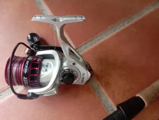 Caña de pescar y carrete