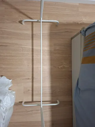 Burro para colgar ropa metálico de IKEA