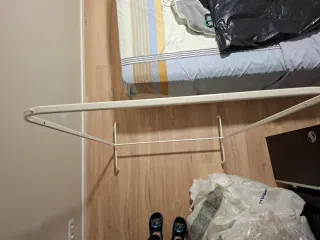 Burro para colgar ropa metálico de IKEA