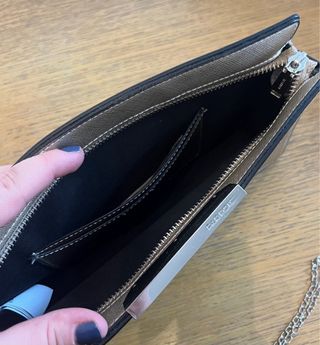 Bolso de mano dorado