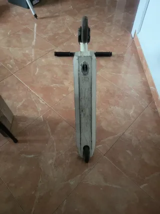 Patinete freestyle blanco y negro