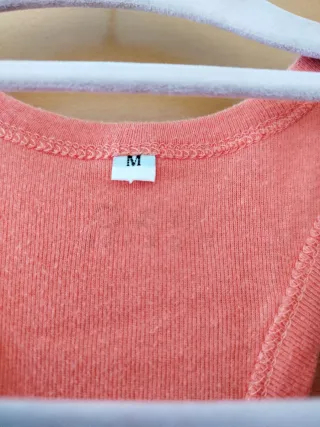 Camiseta deportiva naranja talla M dibujo a mano