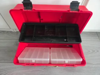 Caja herramientas roja con organizador