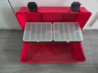 Caja herramientas roja con organizador