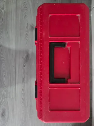 Caja herramientas roja con organizador