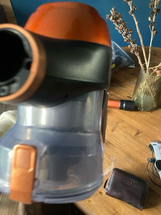 Aspiradora portátil Fieety naranja y negra