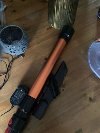 Aspiradora portátil Fieety naranja y negra