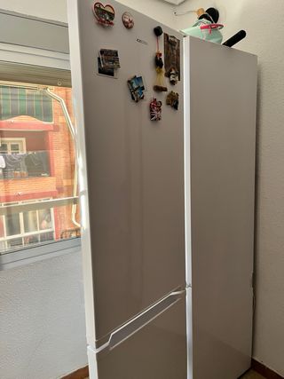 Nevera casi nueva con garantía