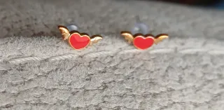 Pendientes Corazón Rojo con Alas Doradas