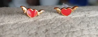 Pendientes Corazón Rojo con Alas Doradas