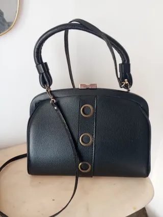 Borsa vintage nera con dettagli oro