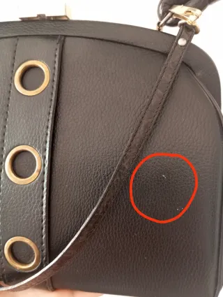 Borsa vintage nera con dettagli oro