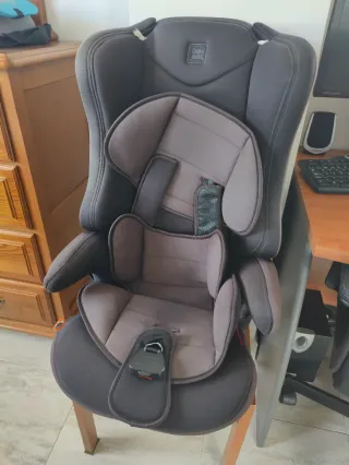 Silla de coche y alzador bebé