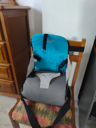 Silla de coche y alzador bebé