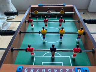 Futbolín de mesa de madera