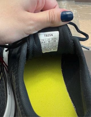 Zapatillas Asics Negras y Amarillas