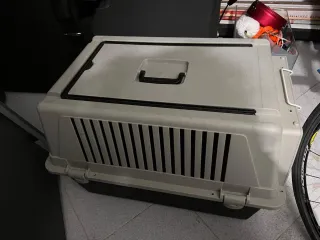 Jaula transporte perros/gatos beige y negro