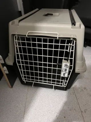 Jaula transporte perros/gatos beige y negro