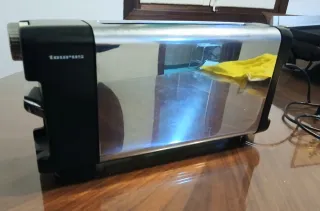 Tostadora eléctrica Taurus, acabado cromado