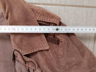 Chaqueta Closed marrón volantes y tachuelas