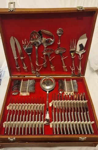 Cuberteria MARQUIL. Acero 18/10. 124 pieza