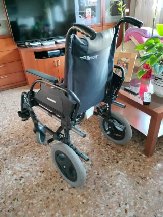 Silla de ruedas plegable y arnes