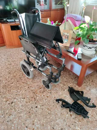 Silla de ruedas plegable y arnes