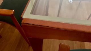 Mesa de comedor y 4 sillas La mesa tiene un desper