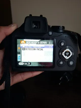 Cámara Fujifilm FinePix SL 310 con accesorios