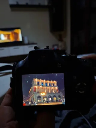 Cámara Fujifilm FinePix SL 310 con accesorios