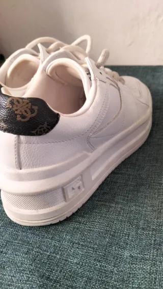 Tenis Guess blancos mujer