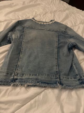 Chaqueta vaquera con perlas