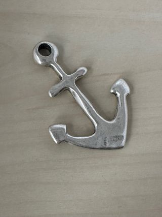 Lote 17 colgantes ancla de Zamak con baño de plata
