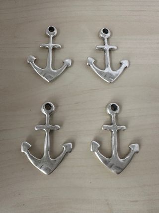 Lote 17 colgantes ancla de Zamak con baño de plata