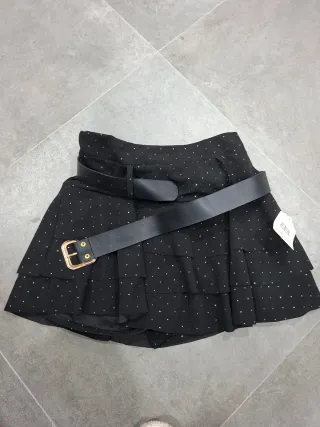 Falda pantalón volantes negra brillo plata