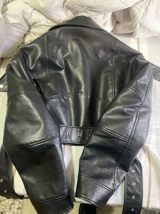 Chaqueta de cuero negra