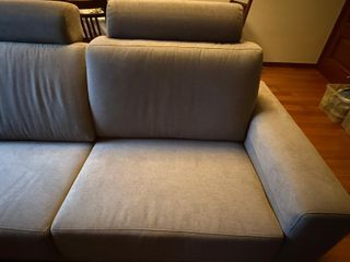 Sofá 3 plazas beige/gris con reposacabezas