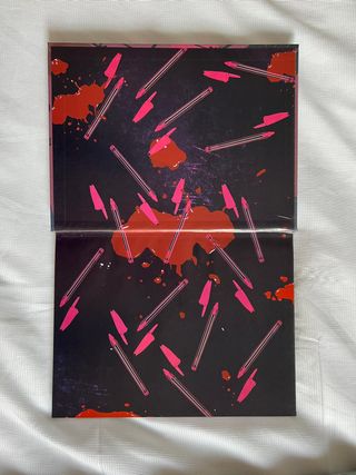 Amor y asco: Ilustrada