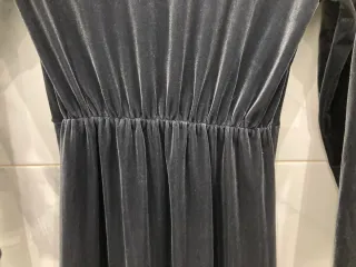 Vestido Terciopelo Gris Manga Larga