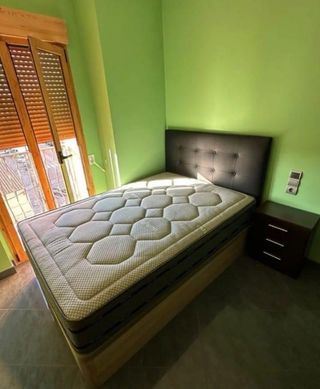 Canapé de tela y madera