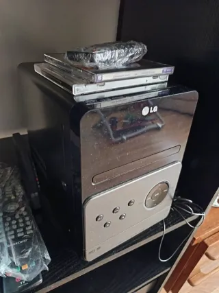 Mini cadena LG.Con altavoces.Recoger en Alcorcon