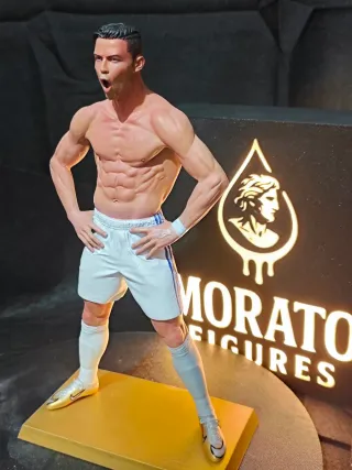 Figura de Cristiano Ronaldo pintada a mano.