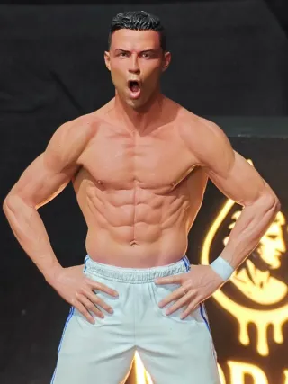 Figura de Cristiano Ronaldo pintada a mano.