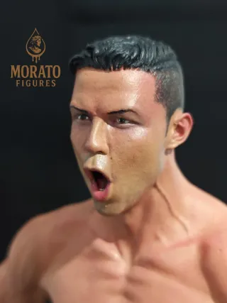 Figura de Cristiano Ronaldo pintada a mano.