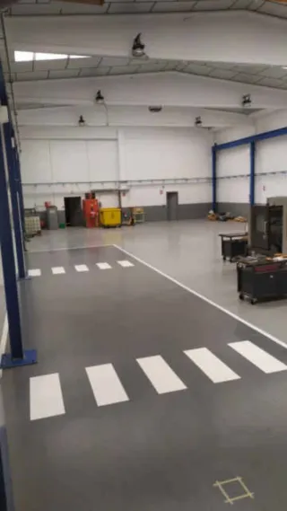 Pintura de naves, locales y pisos