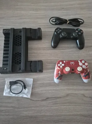 Accesorios PS4: Mandos y Base de Carga