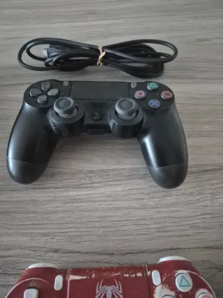 Accesorios PS4: Mandos y Base de Carga