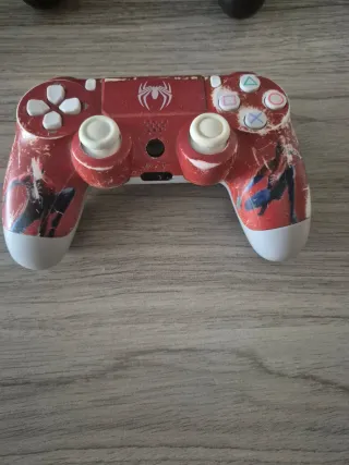 Accesorios PS4: Mandos y Base de Carga