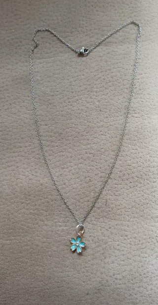 Collar flor azul y plateado